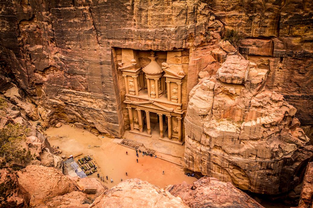 https://www.ryanair.com/try-somewhere-new/dam/gb/en/7%20wonders%20petra%20jordan.jpg.transform/te-image-1024w/image.f9b5bc1794860a87e62678493c37930e.jpg