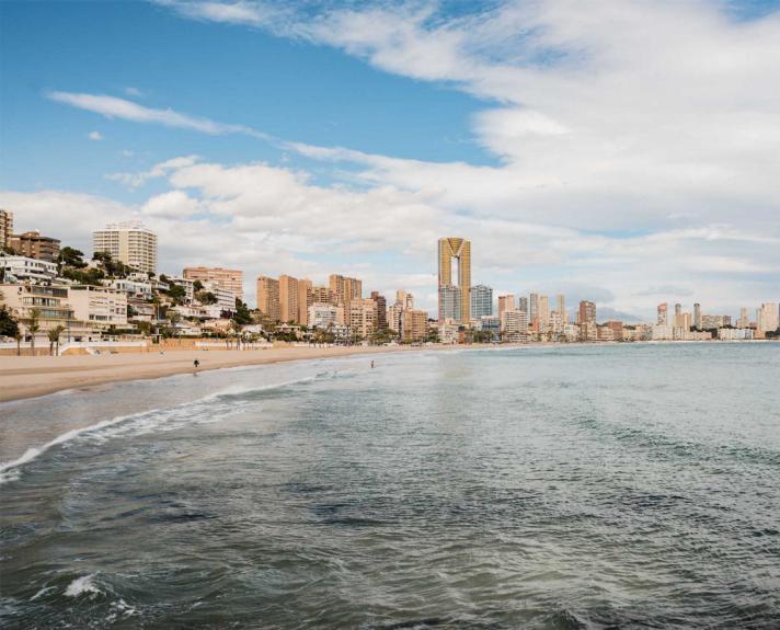 Compare London Alicante flights from £21.87